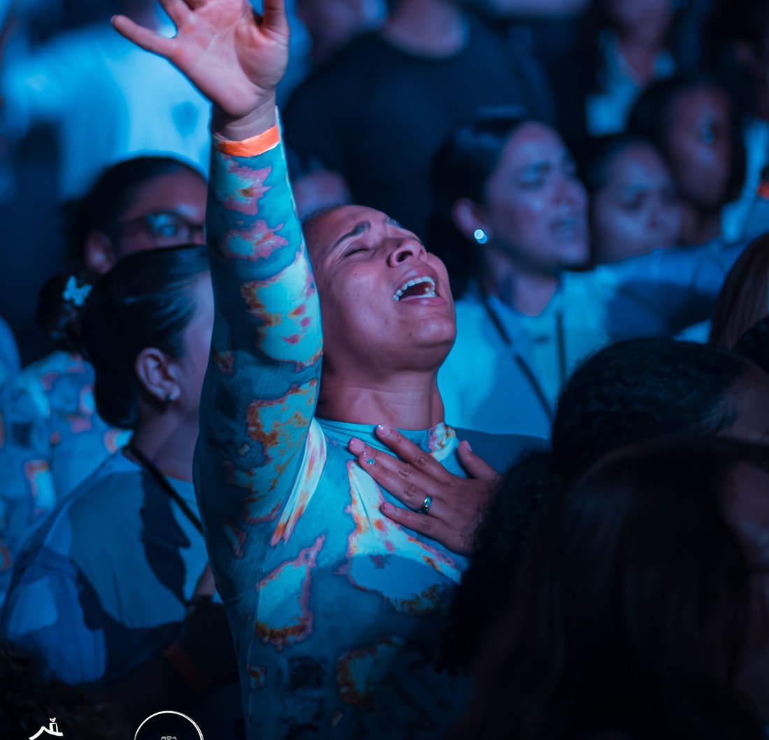 Worshippers at HOTAI
